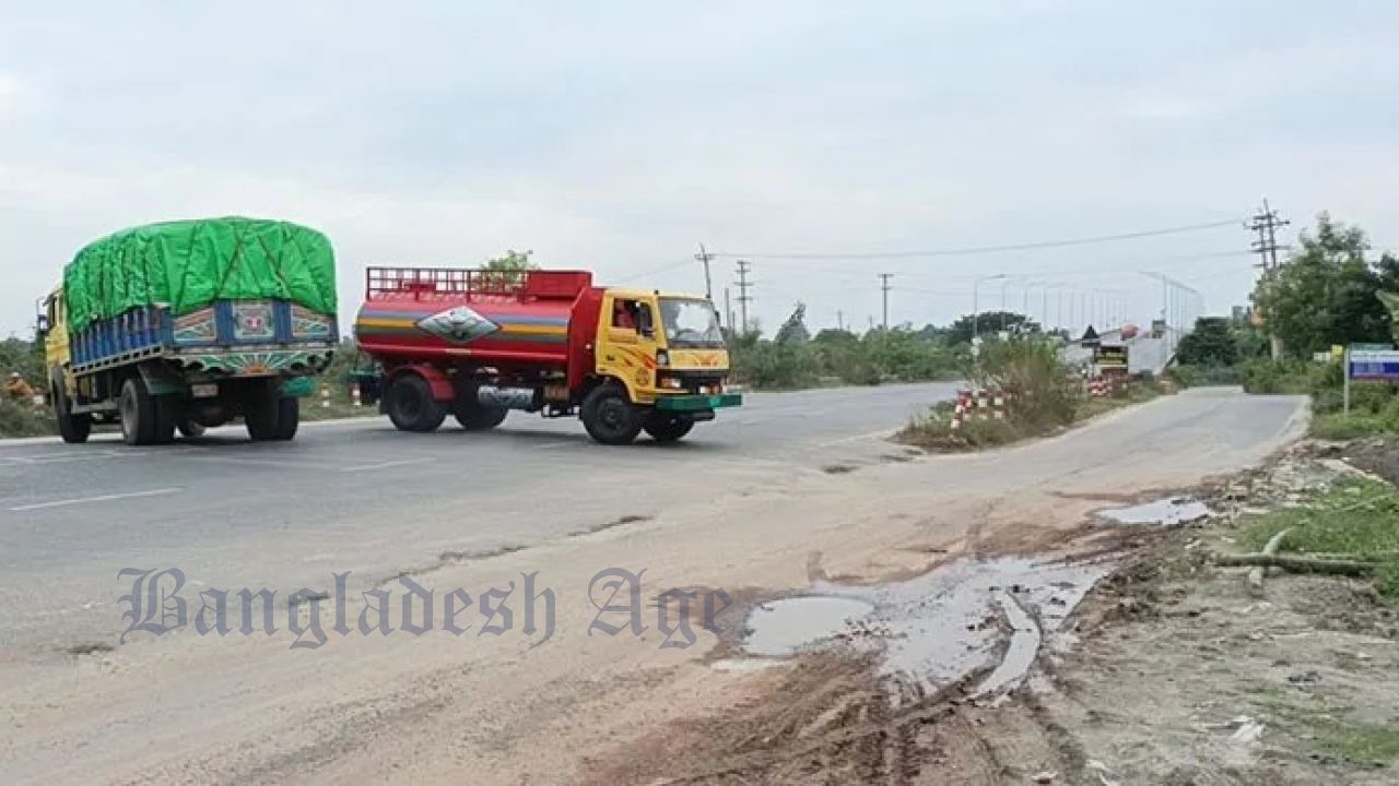Narrow entrance to Kashiani upazila turns into death trap