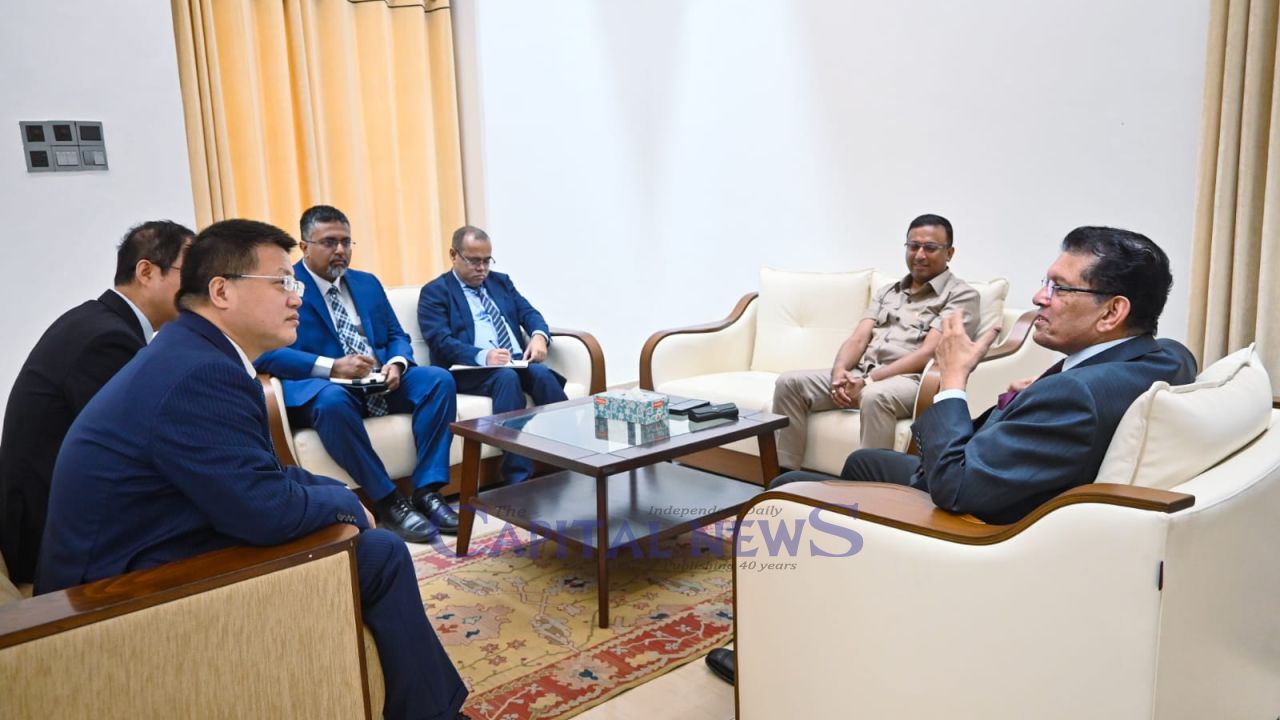 Chinese Envoy Calls on Foreign Minister 