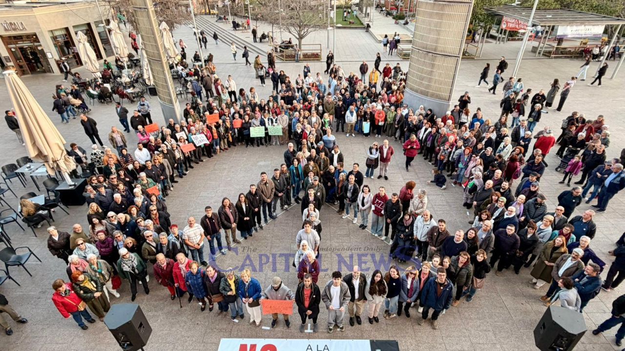 Santa Coloma rally calls for peace