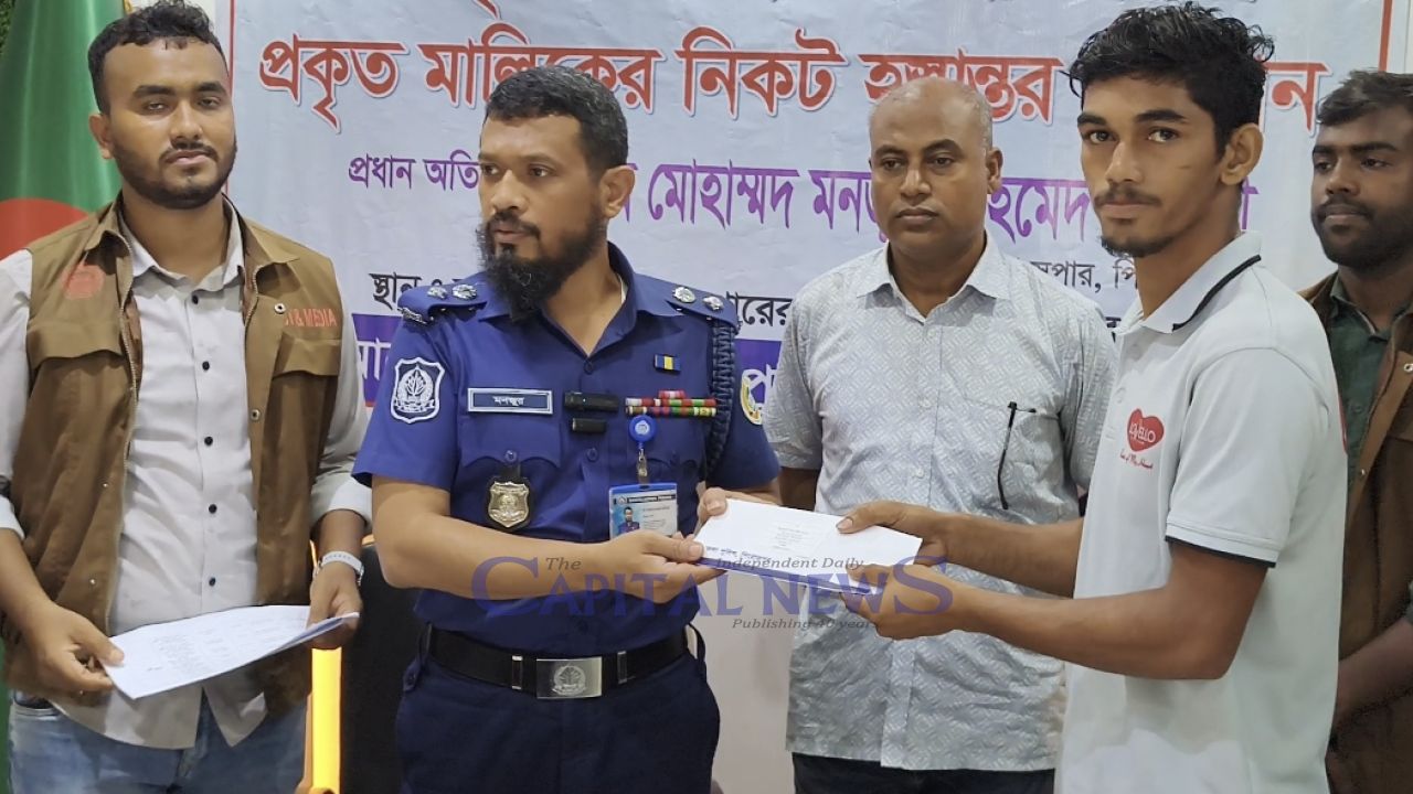Police recover and return 25 Mobile Phones to owners in Pirojpur 