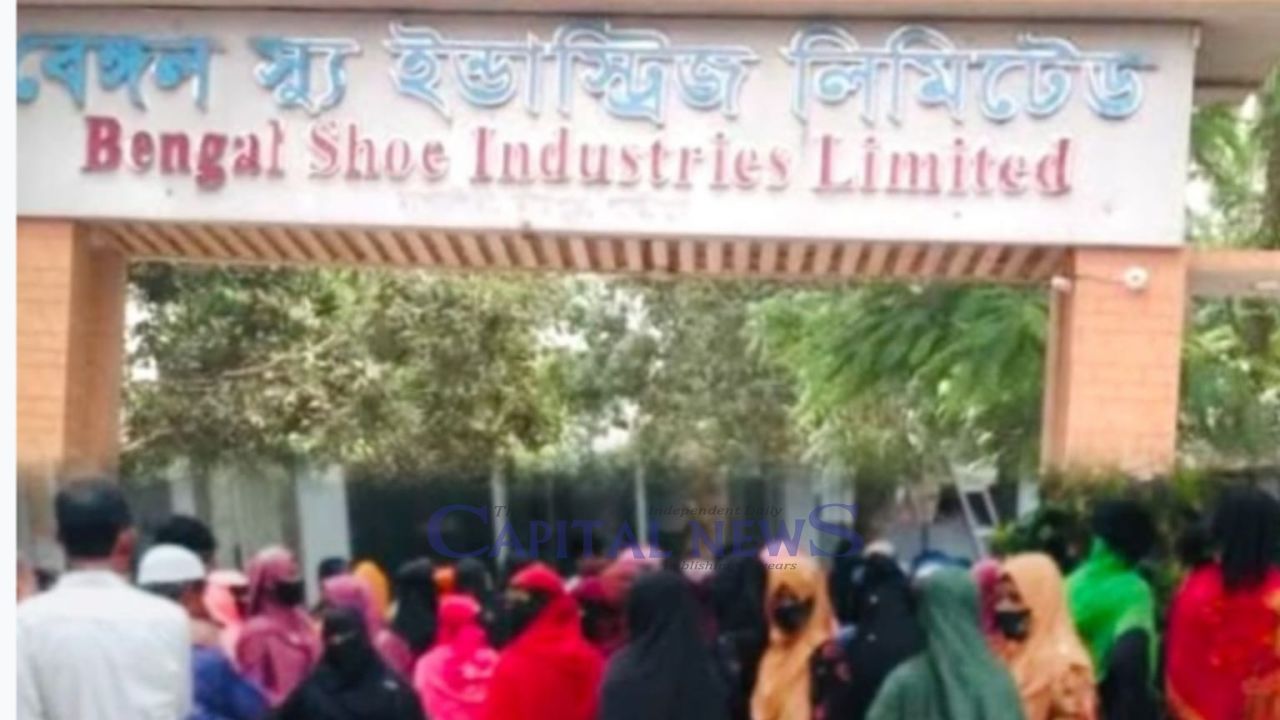 Workers block highway in Raipur over unpaid wages and Eid Bonus
