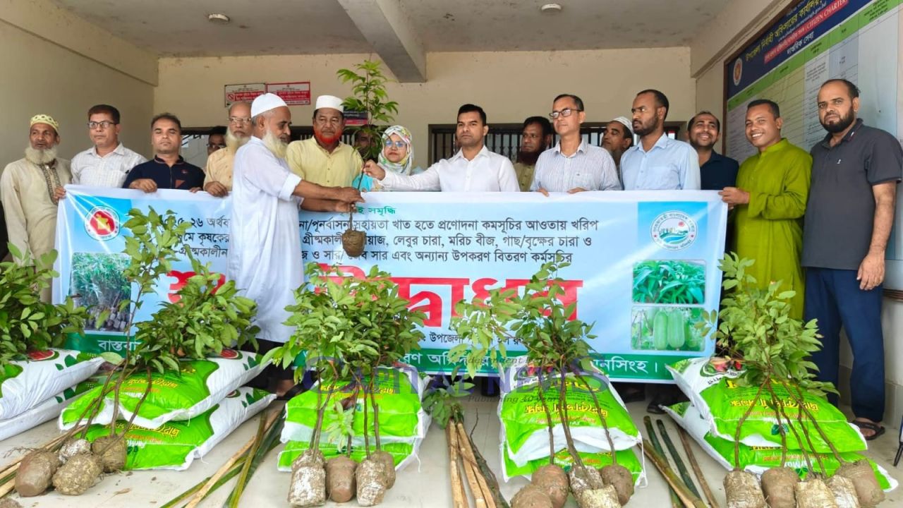 Free Saplings, farm inputs distributed in Phulpur