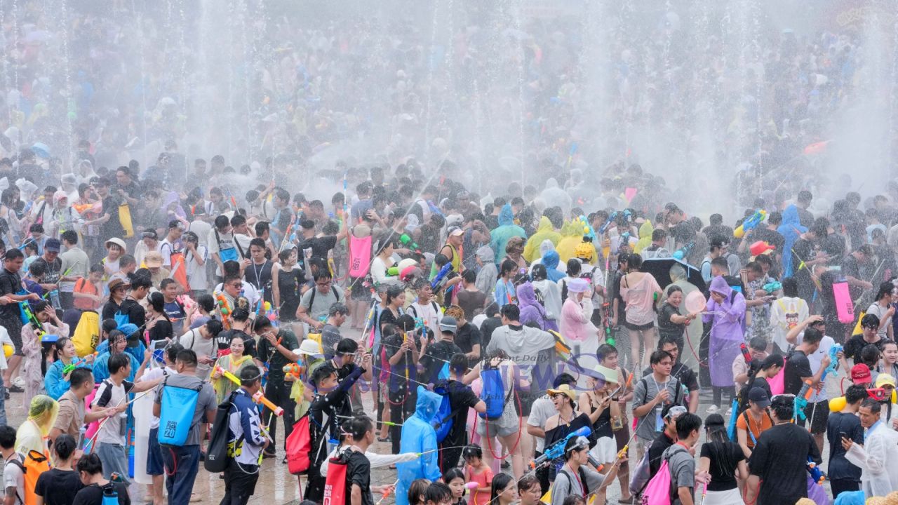 2026 Hainan Qixian Hot Spring Water Festival Opens with Tens of Thousands Celebrating Qixi Festival