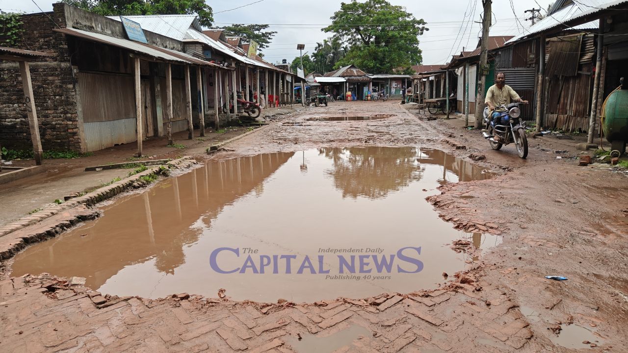 Five Roads in Phulpur turn hazardous, commuters suffer