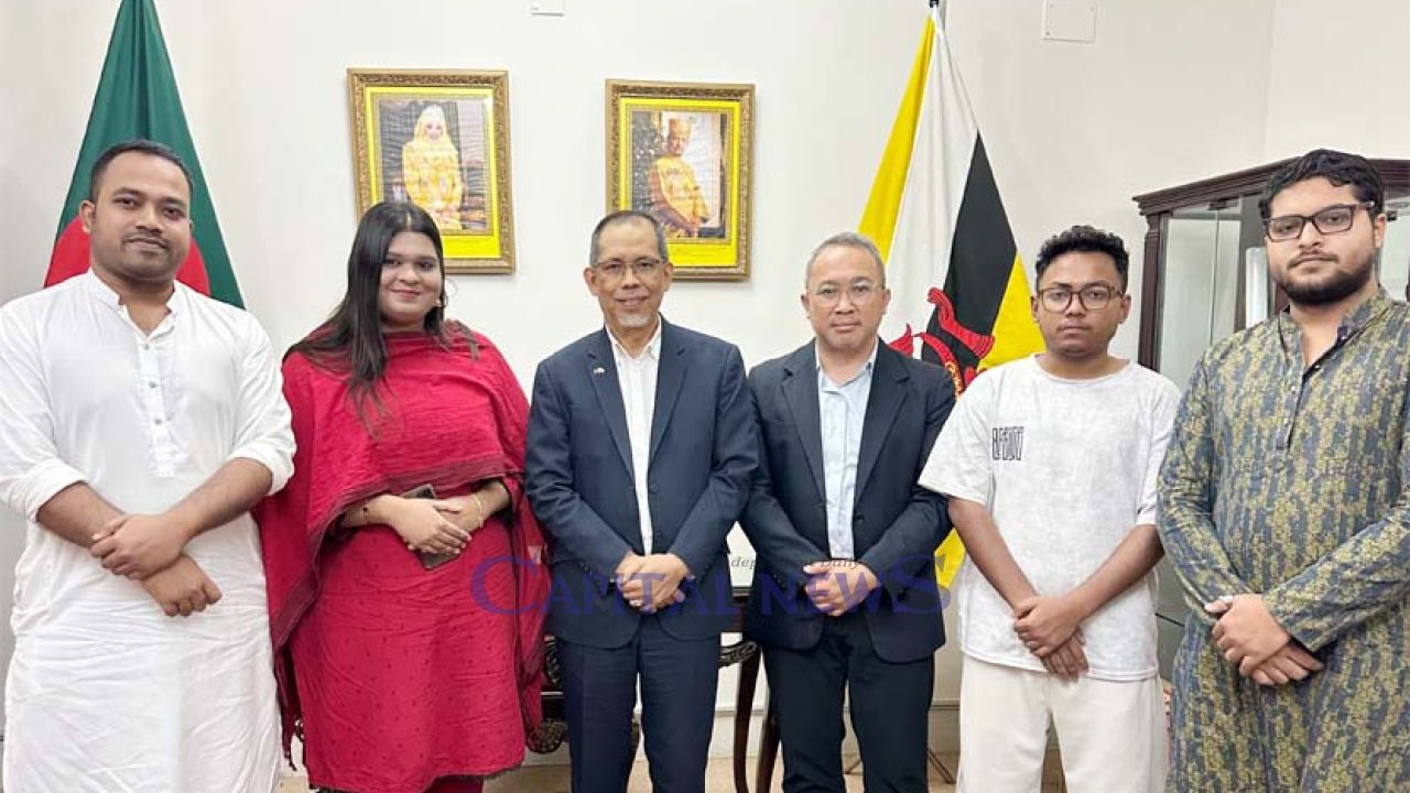Student leaders discuss higher education, jobs and investment with Brunei envoy