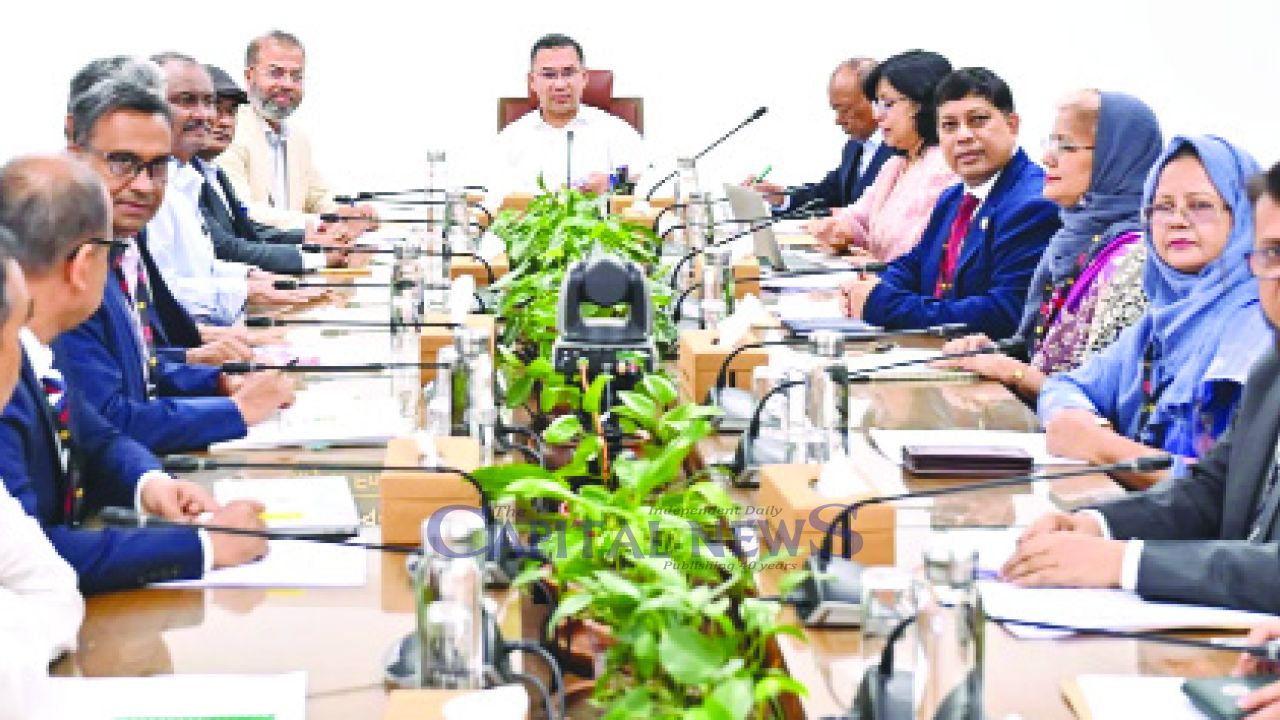 Prime Minister calls on officials to  go the extra mile for the environment