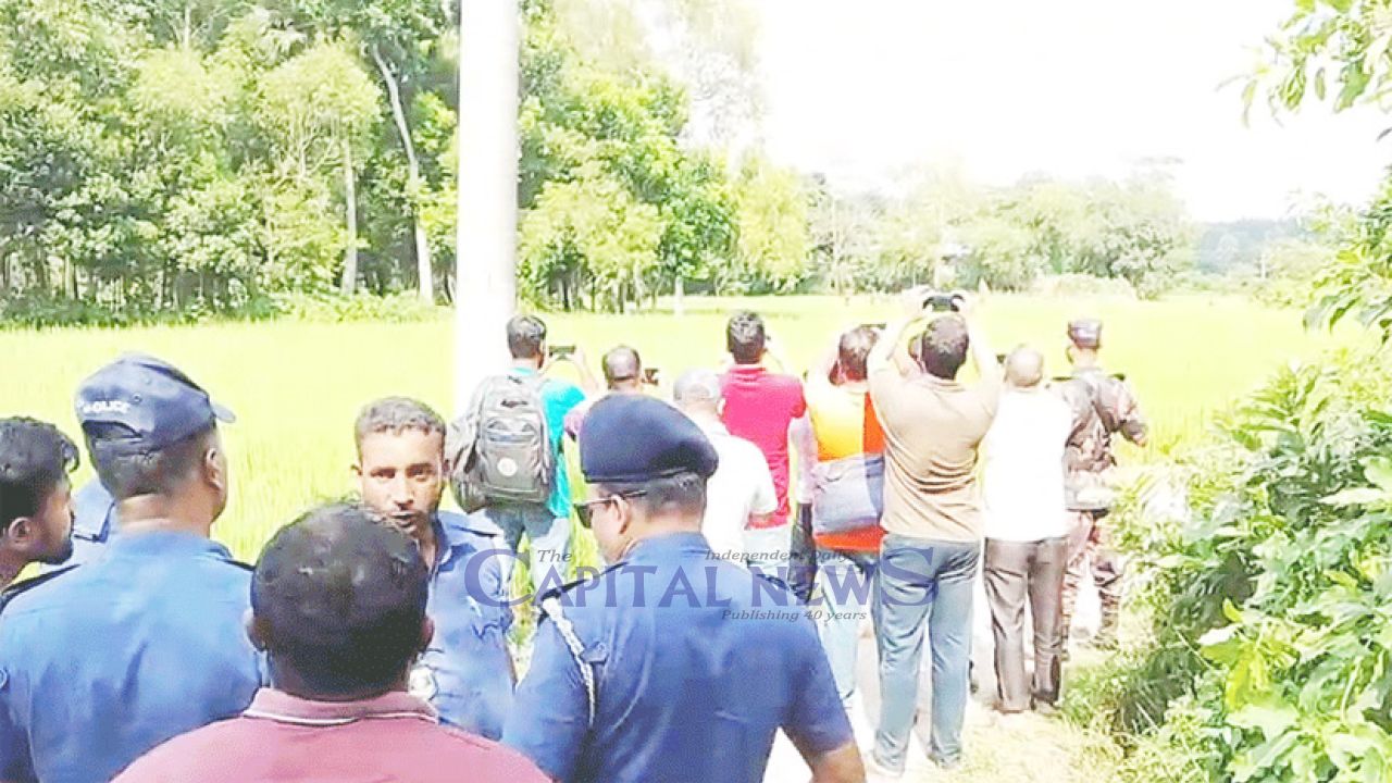 BSF hands over two detained Bangladeshi police personnel